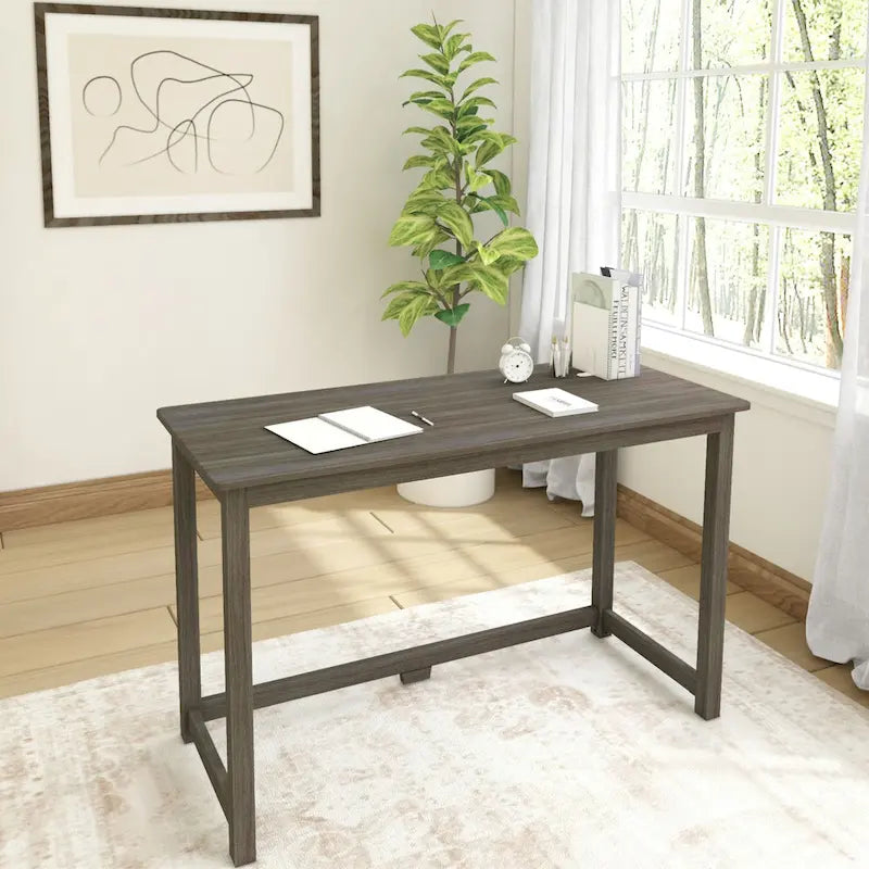 Moderner minimalistischer Schreibtisch mit Beinen aus Massivholz für zu Hause