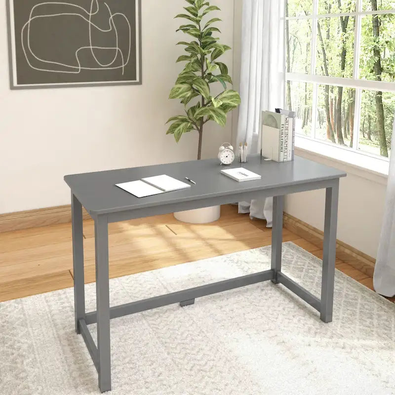 Moderner minimalistischer Schreibtisch mit Beinen aus Massivholz für zu Hause