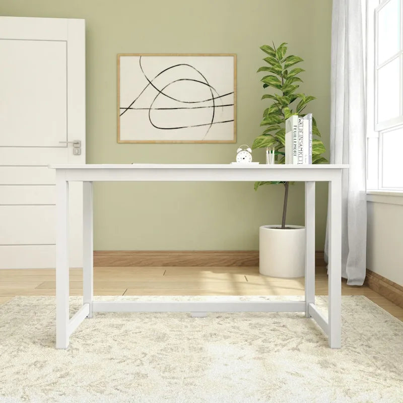 Moderner minimalistischer Schreibtisch mit Beinen aus Massivholz für zu Hause