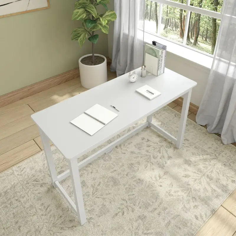 Moderner minimalistischer Schreibtisch mit Beinen aus Massivholz für zu Hause