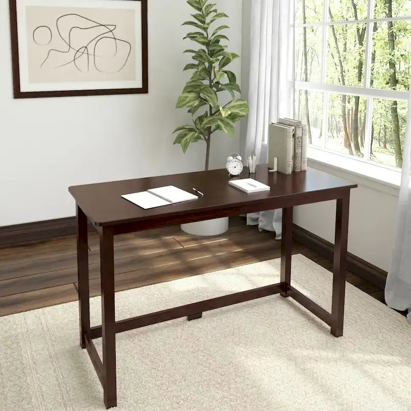 Moderner minimalistischer Schreibtisch mit Beinen aus Massivholz für zu Hause