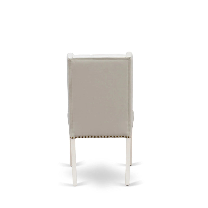Elegante sedia da pranzo imbottita con bottoni capitonné e bordino decorativo con borchie