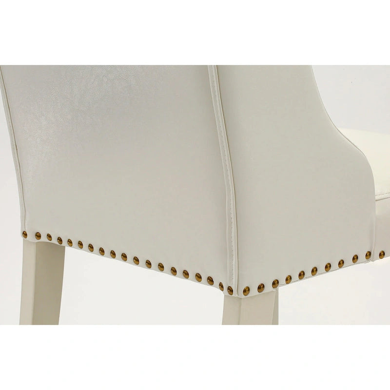 Elegante sedia da pranzo imbottita con bottoni capitonné e bordino decorativo con borchie