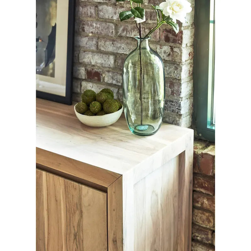 Credenza moderna in legno massello di acacia con quattro ante e vano contenitore