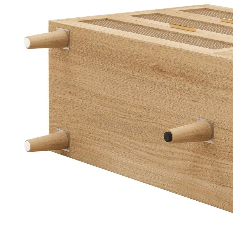 Modern rotan slaapkamerdressoir met zes laden en taps toelopende houten poten