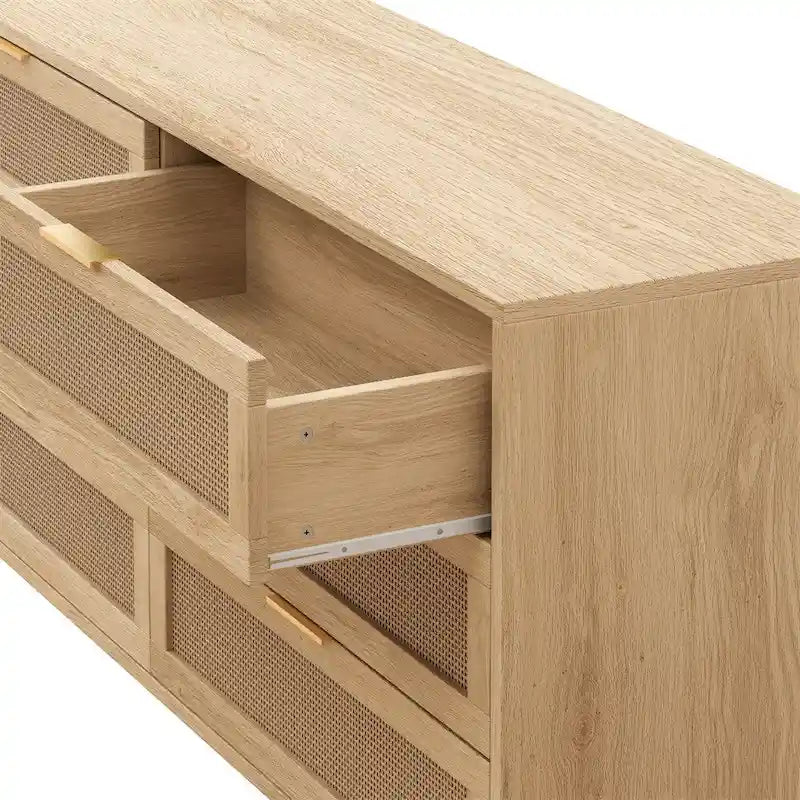 Modern rotan slaapkamerdressoir met zes laden en taps toelopende houten poten