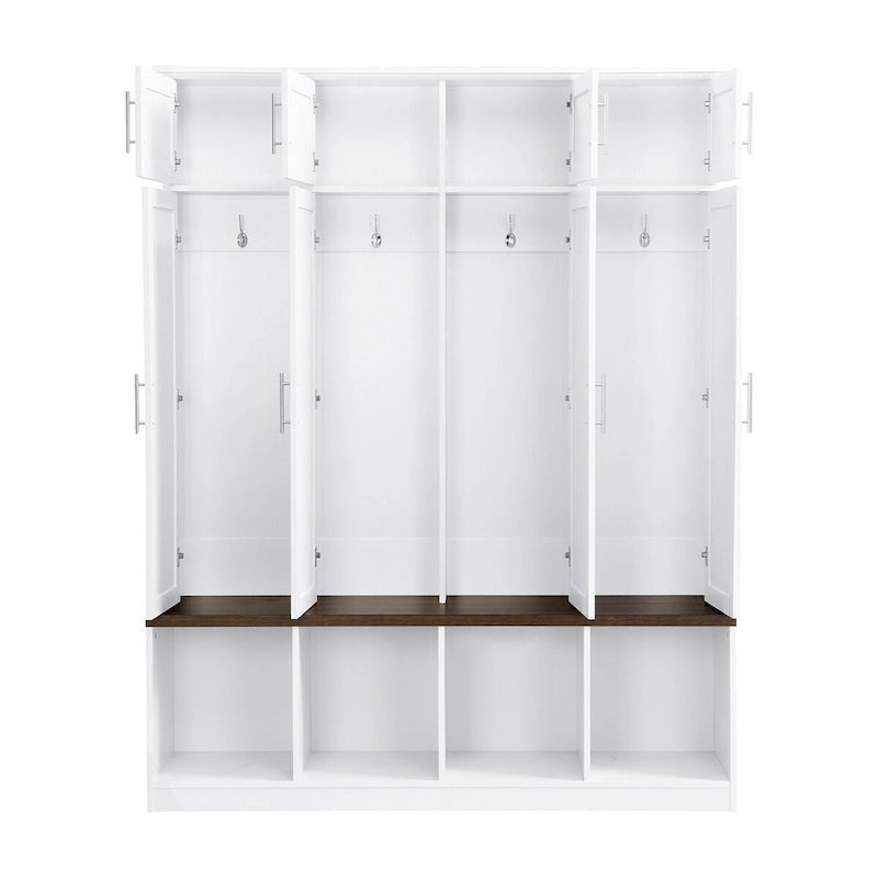 Klassische Garderobe für den Eingangsbereich mit Kassettentüren und Sitzbank in Holzoptik