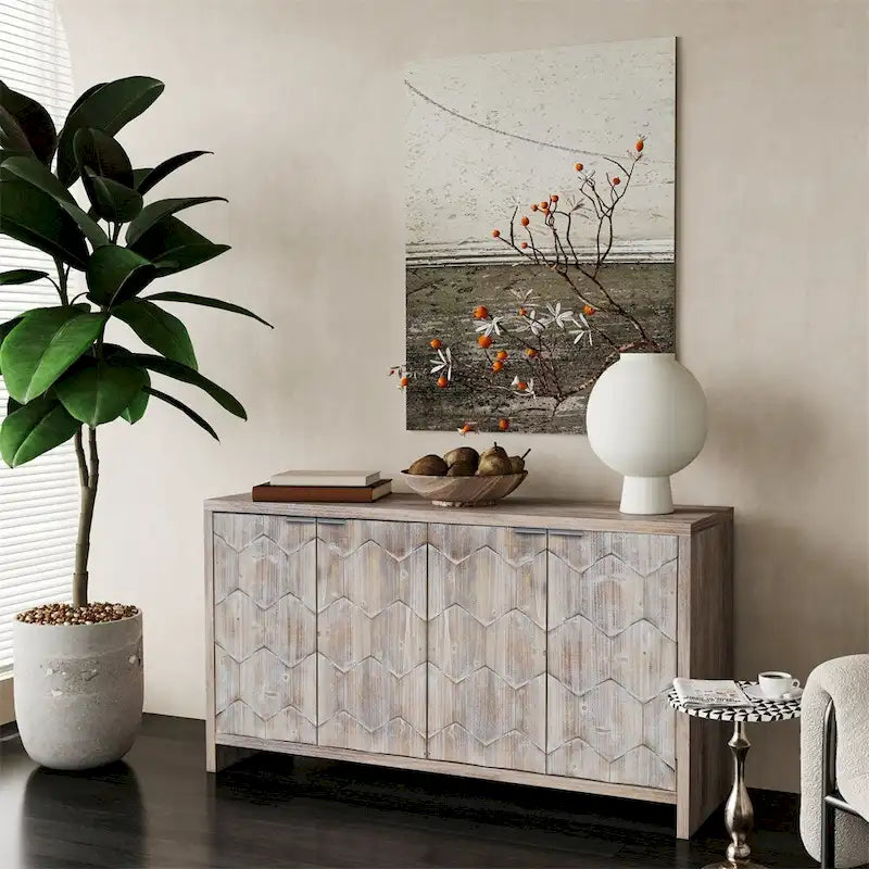 Buffet-Sideboard im Landhausstil aus naturfarben gewaschenem Holz mit vier Türen und geometrischem Muster